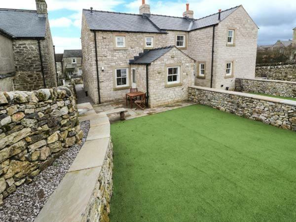 2 Primitive Mews