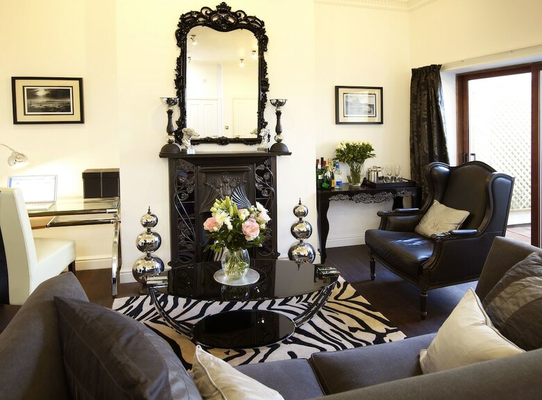Apartamentos Strozzi Palace Suites By Mansley