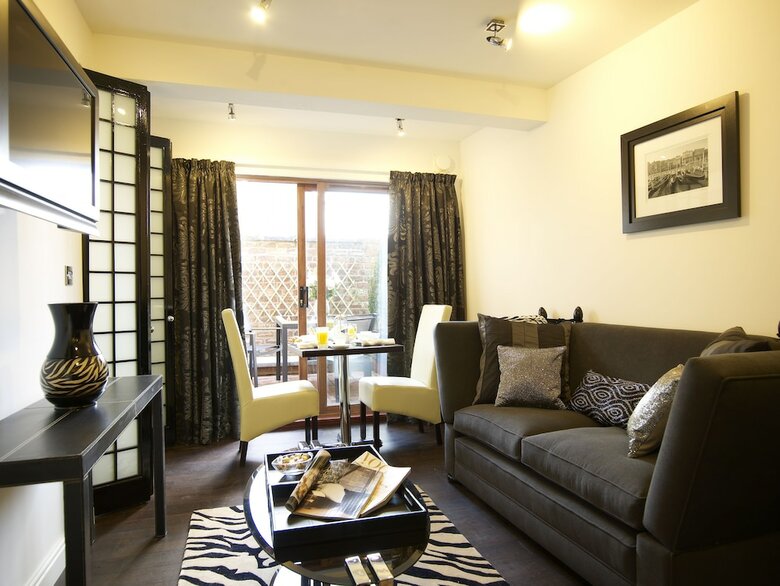 Apartamentos Strozzi Palace Suites By Mansley