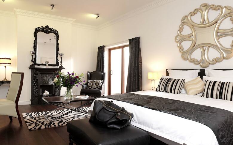 Apartamentos Strozzi Palace Suites By Mansley