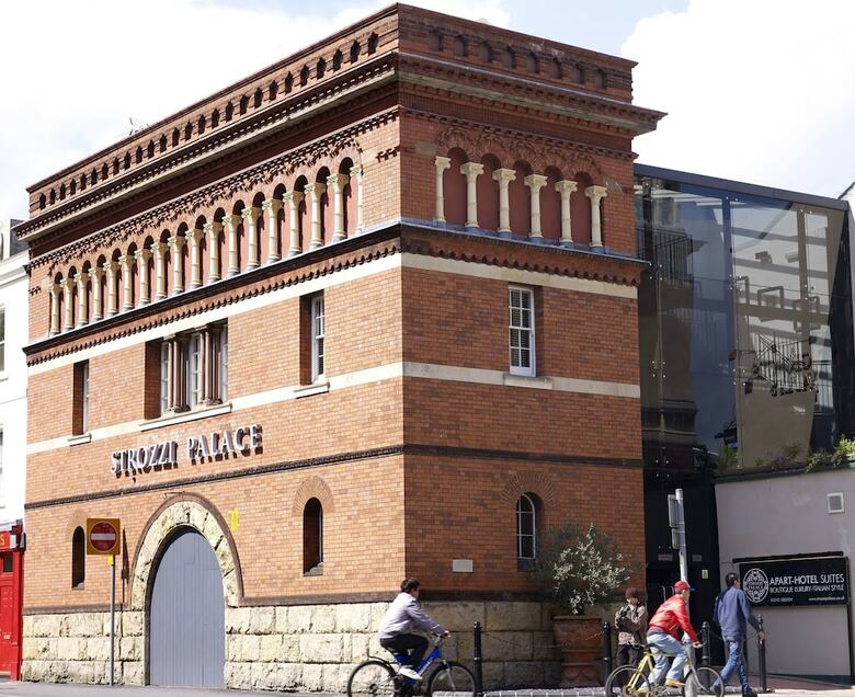 Apartamentos Strozzi Palace Suites By Mansley