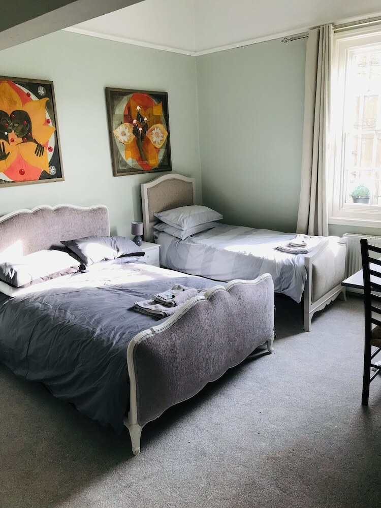 Hostal Regency Rooms Guesthouse