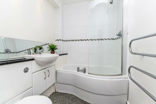 Racecourse Serviced Apartments