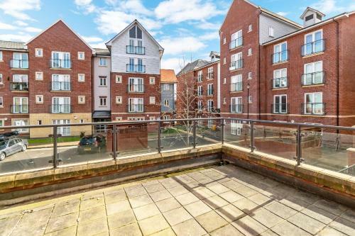 Racecourse Serviced Apartments