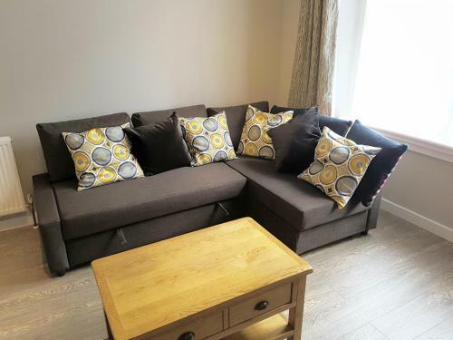 Dragon - Dumbarton Apartment 2 Bedroom Home