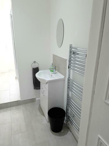 Dragon - Dumbarton Apartment 2 Bedroom Home