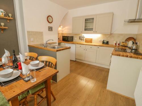 Flat 2 - 9 Rhiw Bank Terrace
