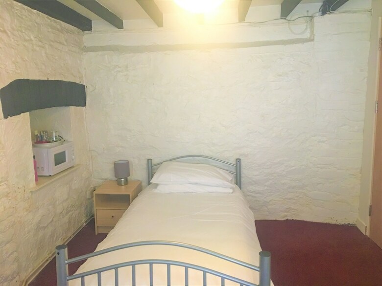 Lodge Budget Rooms Crosskeys