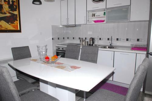 Bjelica Apartments Kotor