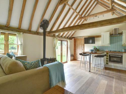 Charming Holiday Home In Cranbrook With Fireplace