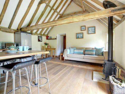 Charming Holiday Home In Cranbrook With Fireplace