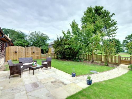Charming Holiday Home In Cranbrook With Fireplace