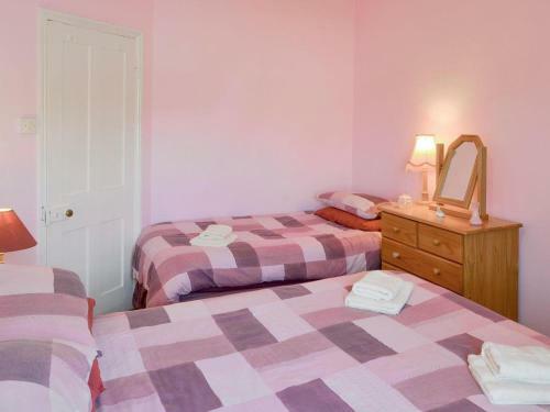 Apt 5 Hickling