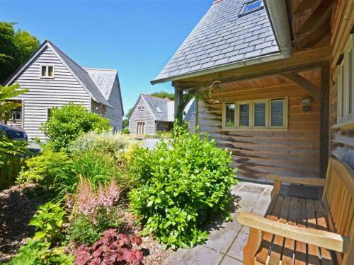 Modern Holiday Home In Davidstow With Garden
