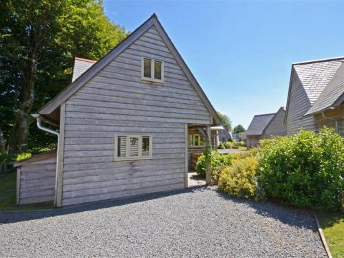 Modern Holiday Home In Davidstow With Garden