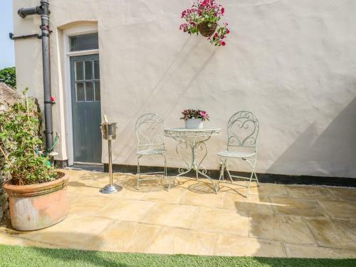 June Cottage, Denbigh