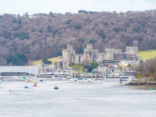 Apartment 33 Deganwy Castle, Deganwy
