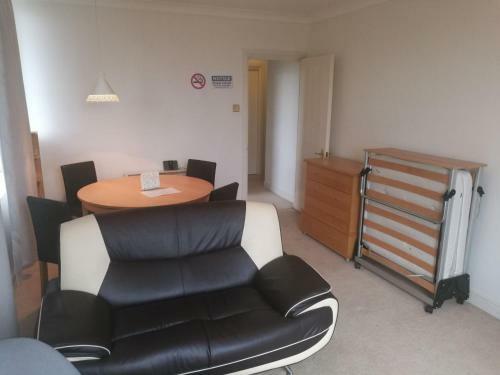 Continental Apartment In West Ealing