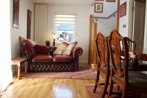 Apartamento 2 Bedroom House With Free Parking Sleeps 4