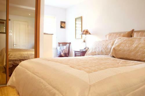 Apartamento 2 Bedroom House With Free Parking Sleeps 4