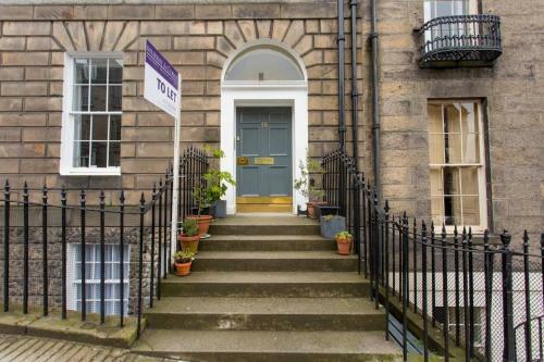 Altido Quiet City Centre Spacious Apartment