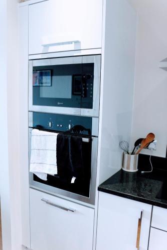 Modern Apartment With Balcony, Sleeps 3