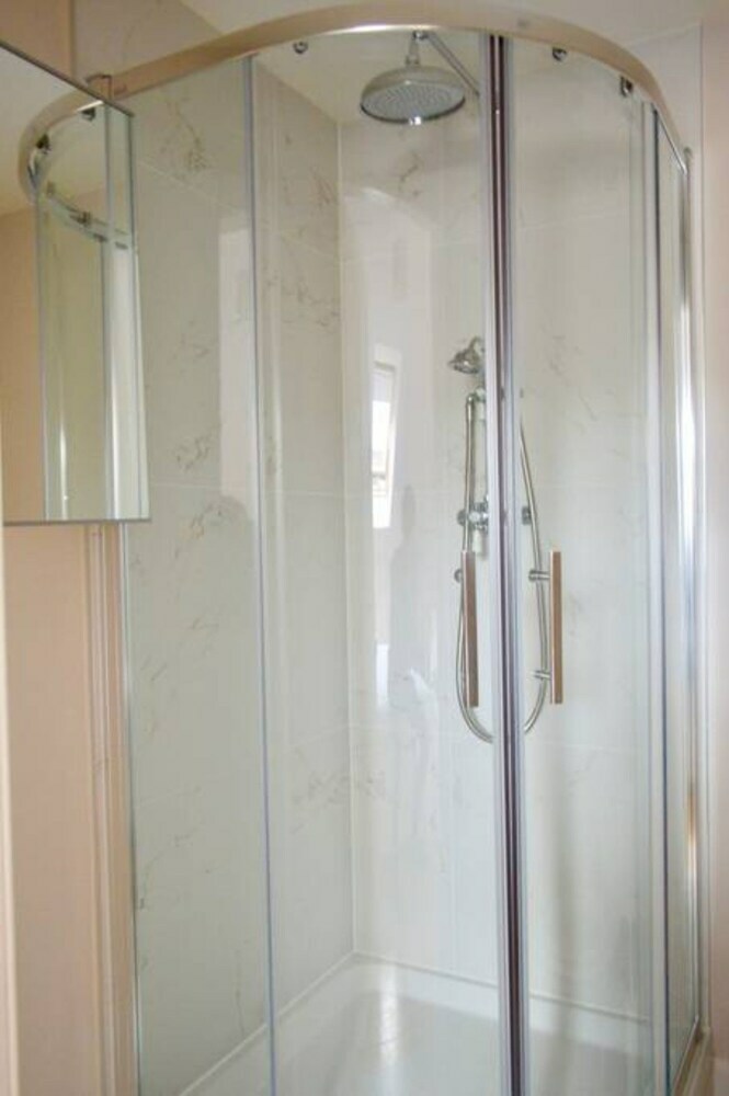 4 Bedroom Clock Tower Apartment In Edinburgh