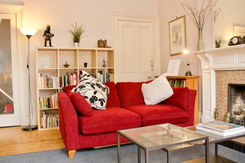 Character Apartment In The Heart Of Morningside