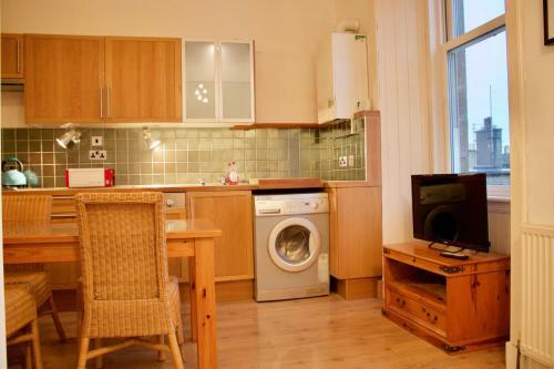 1 Bedroom Apartment In Edinburgh Sleeps 4