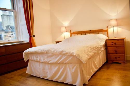 1 Bedroom Apartment In Edinburgh Sleeps 4