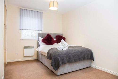 2 Bedroom Apartment With Parking Sleeps 5