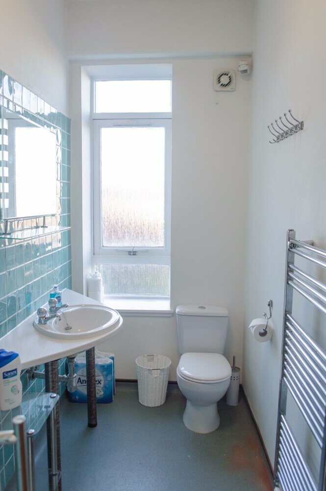 1 Bedroom Apartment Overlooking Park
