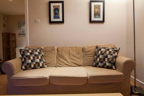 1 Bedroom West End Apartment Sleeps 4
