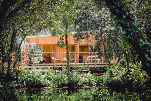 Lakeside Lodge