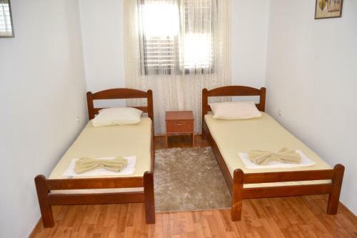 Apartments Dobri?a