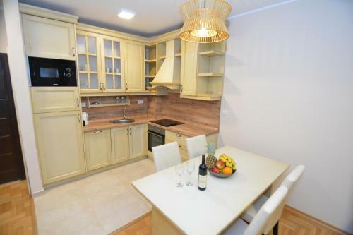 Hostal Rooms Dobrotski Dvori