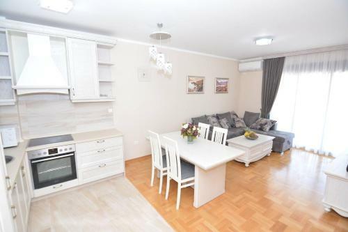 Hostal Rooms Dobrotski Dvori