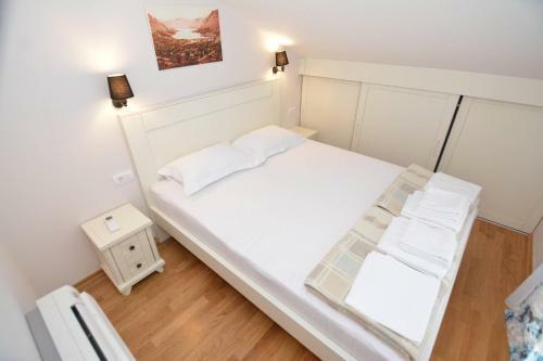 Hostal Rooms Dobrotski Dvori