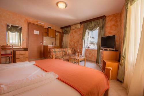 Hotel Rendez Vous