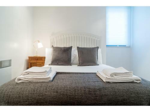 Apartamento Riverside Simplicity: Great Views/secure Parking!