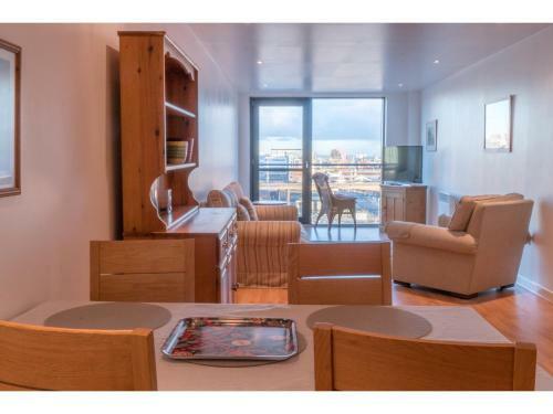 Apartamento Riverside Simplicity: Great Views/secure Parking!