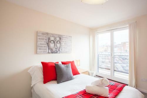 Bright And Modern 2 Bedroom City Apartment