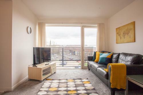 Bright And Modern 2 Bedroom City Apartment
