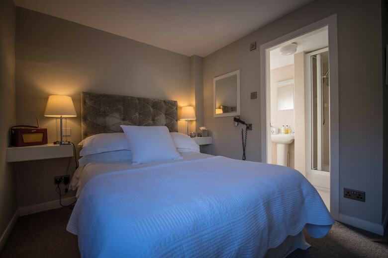 Hostal Chestnut Villa