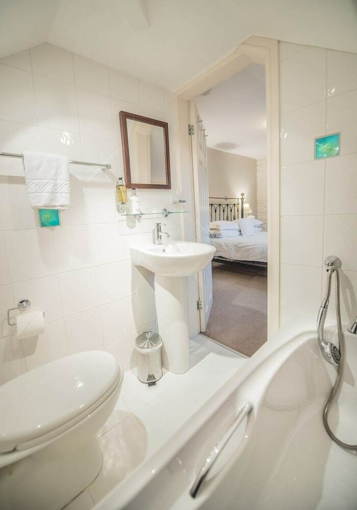 Hostal Chestnut Villa