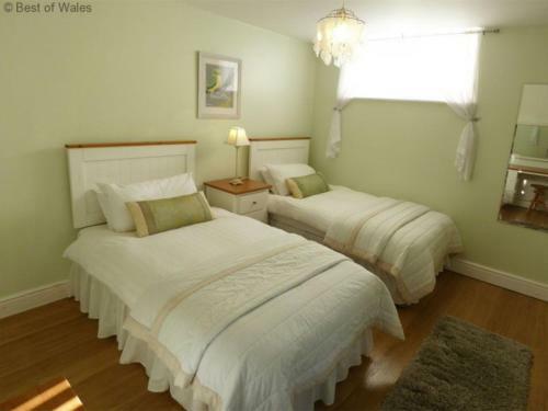 Holiday Home Llety Aeron