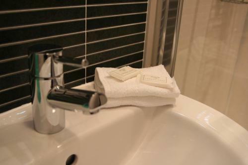 Hostal Mandeley Guest House