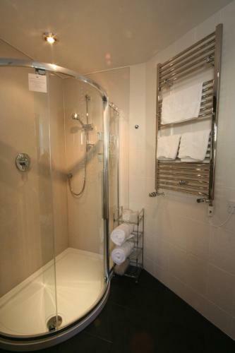 Hostal Mandeley Guest House