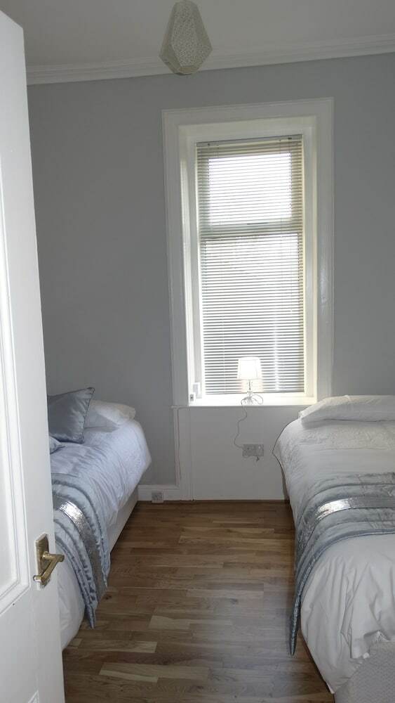 Portum -john St Apartment