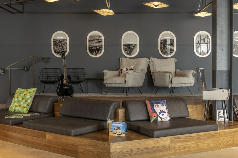 Hotel Moxy London Heathrow Airport